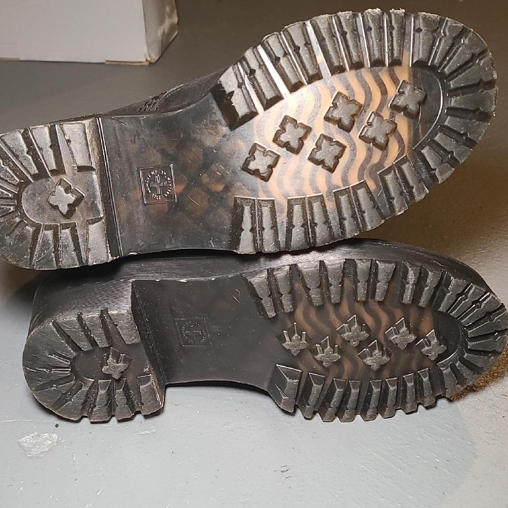 Dr. Martens Black Boots with Logo Yellow Laces - Picture 4 of 7